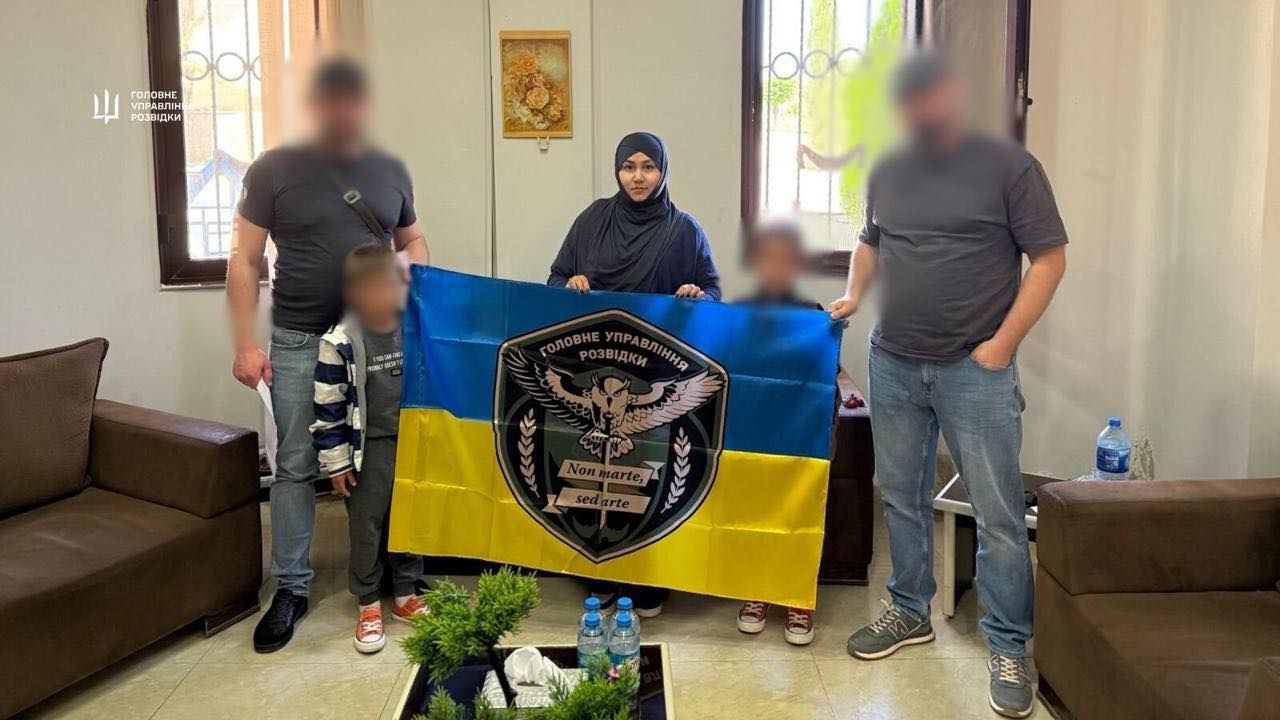 Українку з дітьми повернули з Сирії Українку з дітьми повернули з Сирії