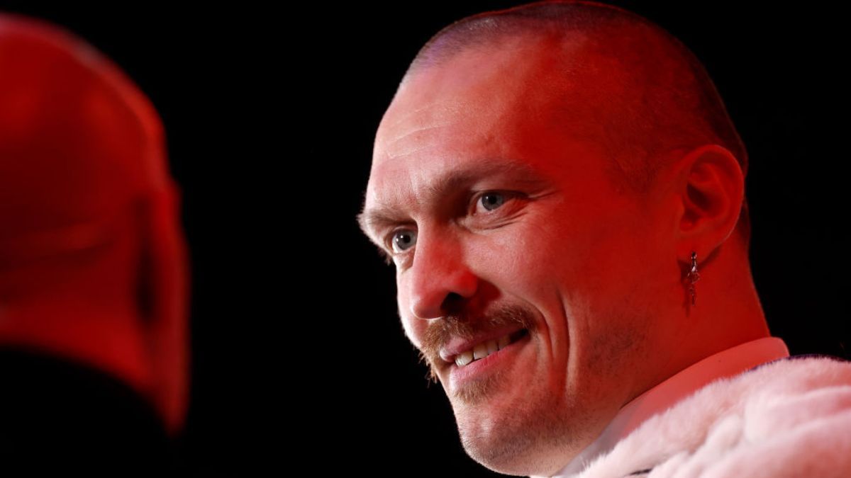 Усик заявил, что уходит из большого бокса