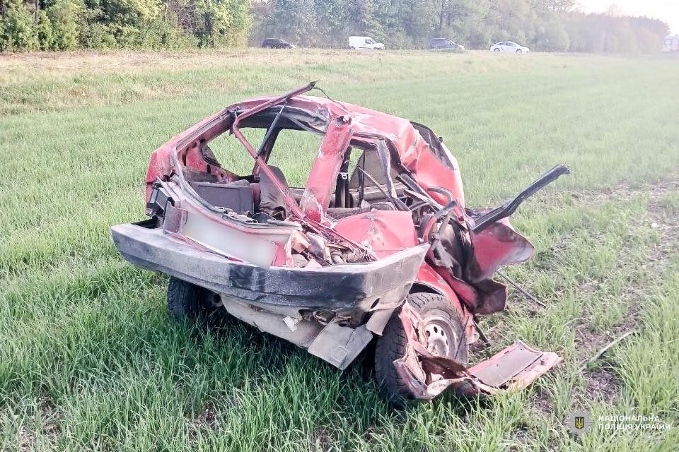 Поезд на скорости сбил автомобиль в Ровенской области — у погибших не было шансов выжить 1