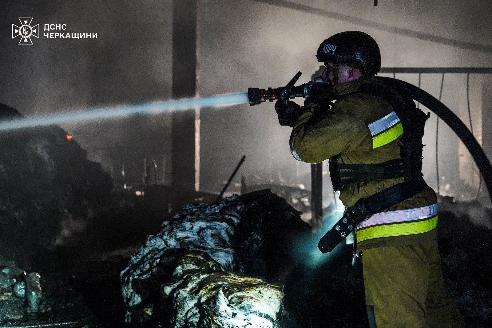 РФ вдарила по Черкасах: вогонь охопив житлові будинки, є постраждалий 1