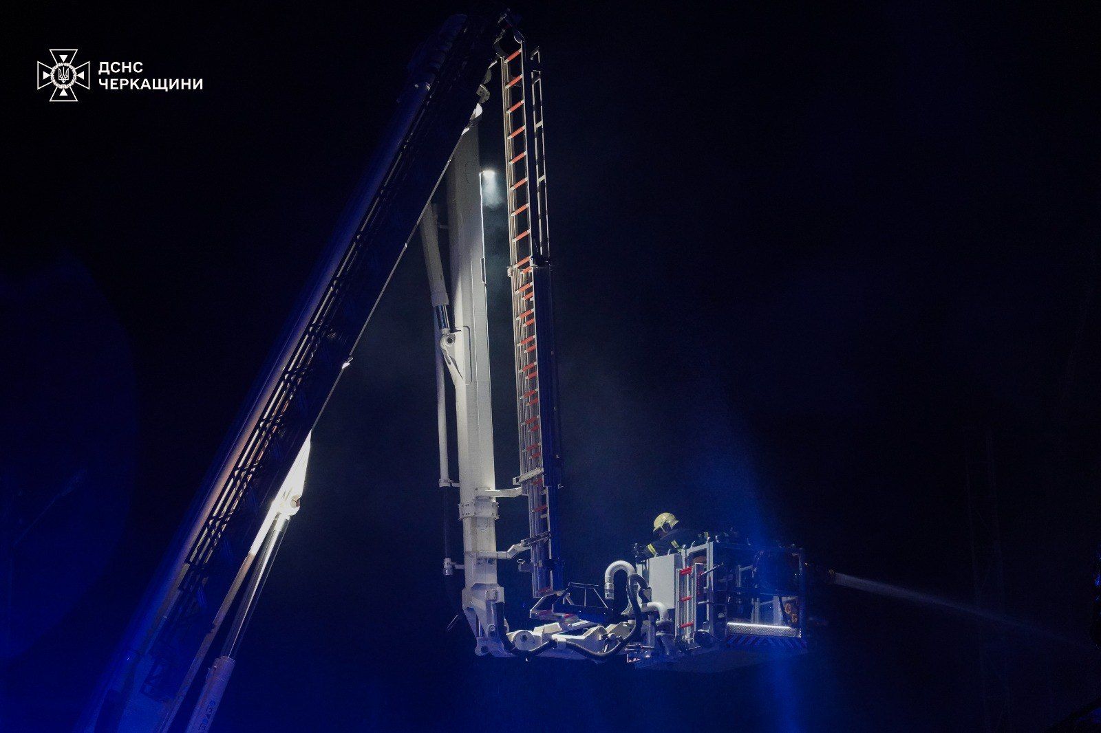 РФ вдарила по Черкасах: вогонь охопив житлові будинки, є постраждалий 3