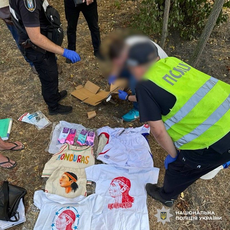 Наркотики направлялись из Гондураса через три континента. Фото - Нацполиция Наркотики направлялись из Гондураса через три континента. Фото - Нацполиция