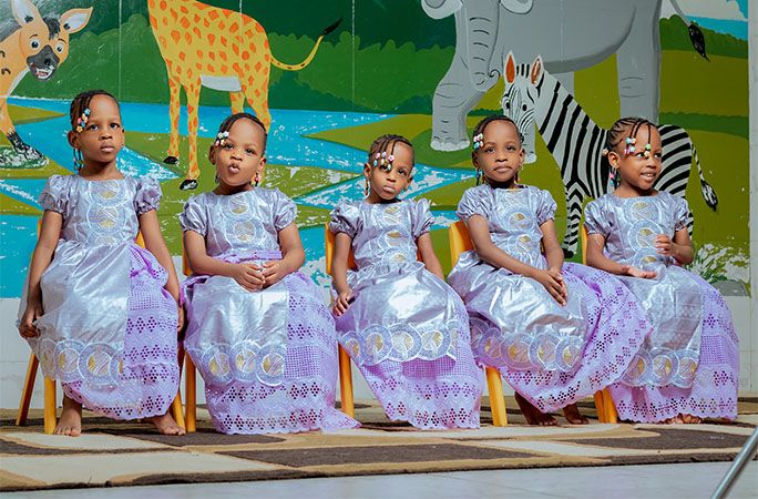 Сестры-близнецы.