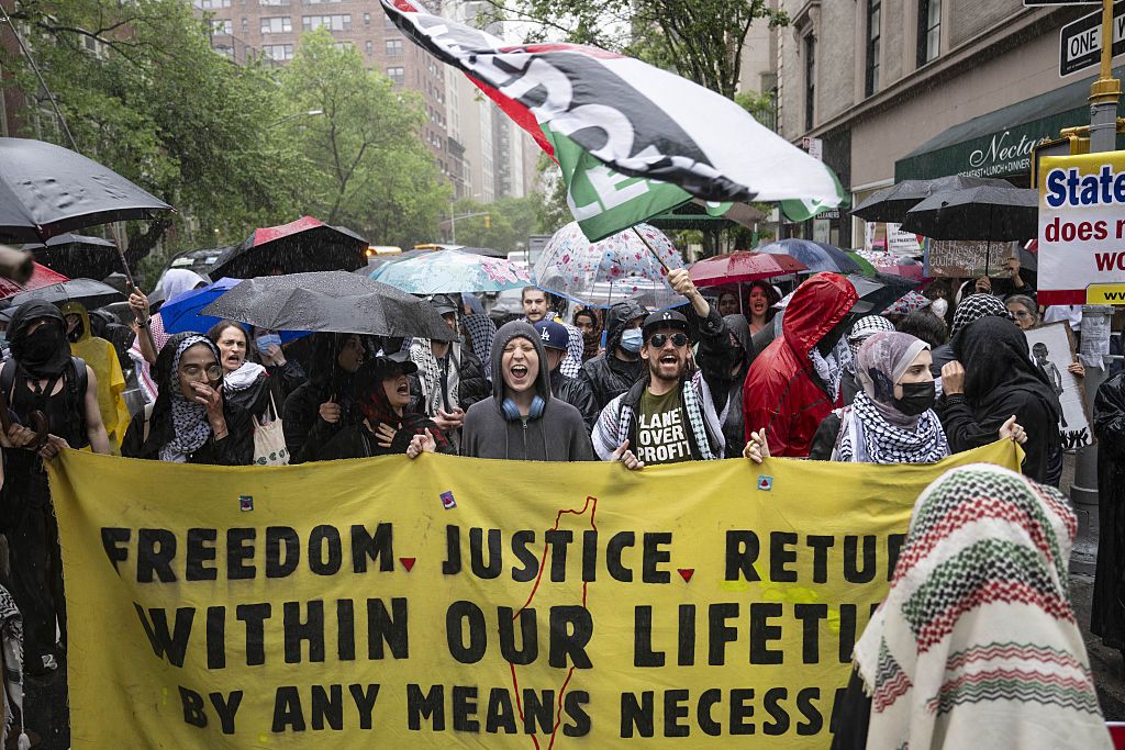 Протестующим не удалось попасть в Метрополитен Протестующим не удалось попасть в Метрополитен