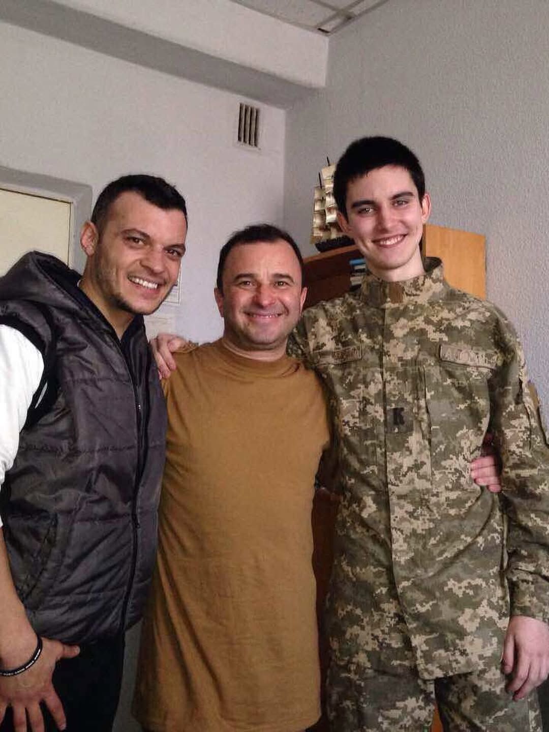 Виктор Павлик со старшим сыном Александром (слева) и Павлом