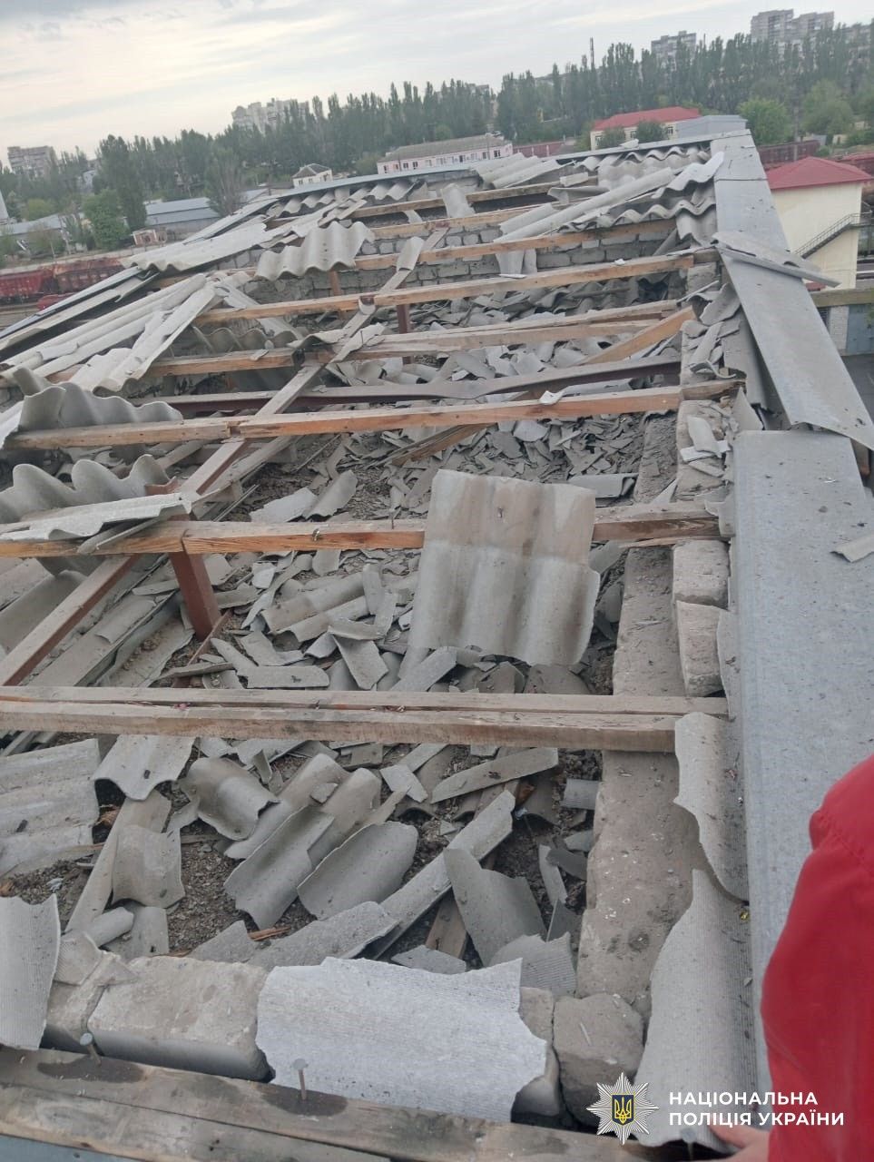 Разрушена крыша дома Разрушена крыша дома