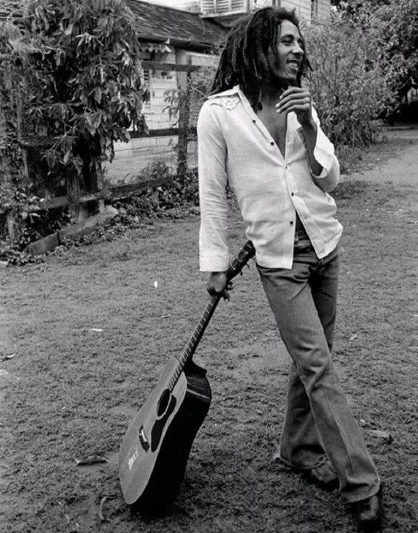 Боб Марли ушел из жизни 11 мая 1981, но его наследие живет до сих пор, а каждый год в день его смерти поклонники по всему миру отмечают этот день, отдавая дань уважения легенде.