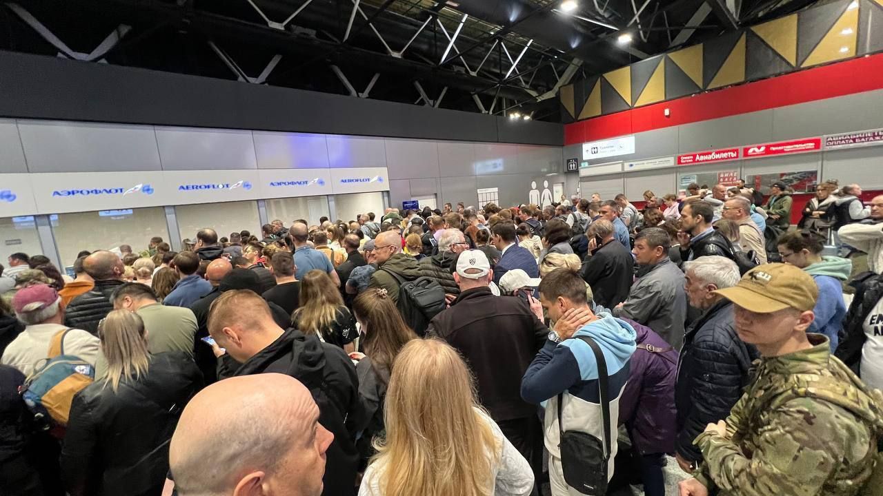 Масові затримки рейсів в аеропортах РФ продовжуються другу добу Масові затримки рейсів в аеропортах РФ продовжуються другу добу