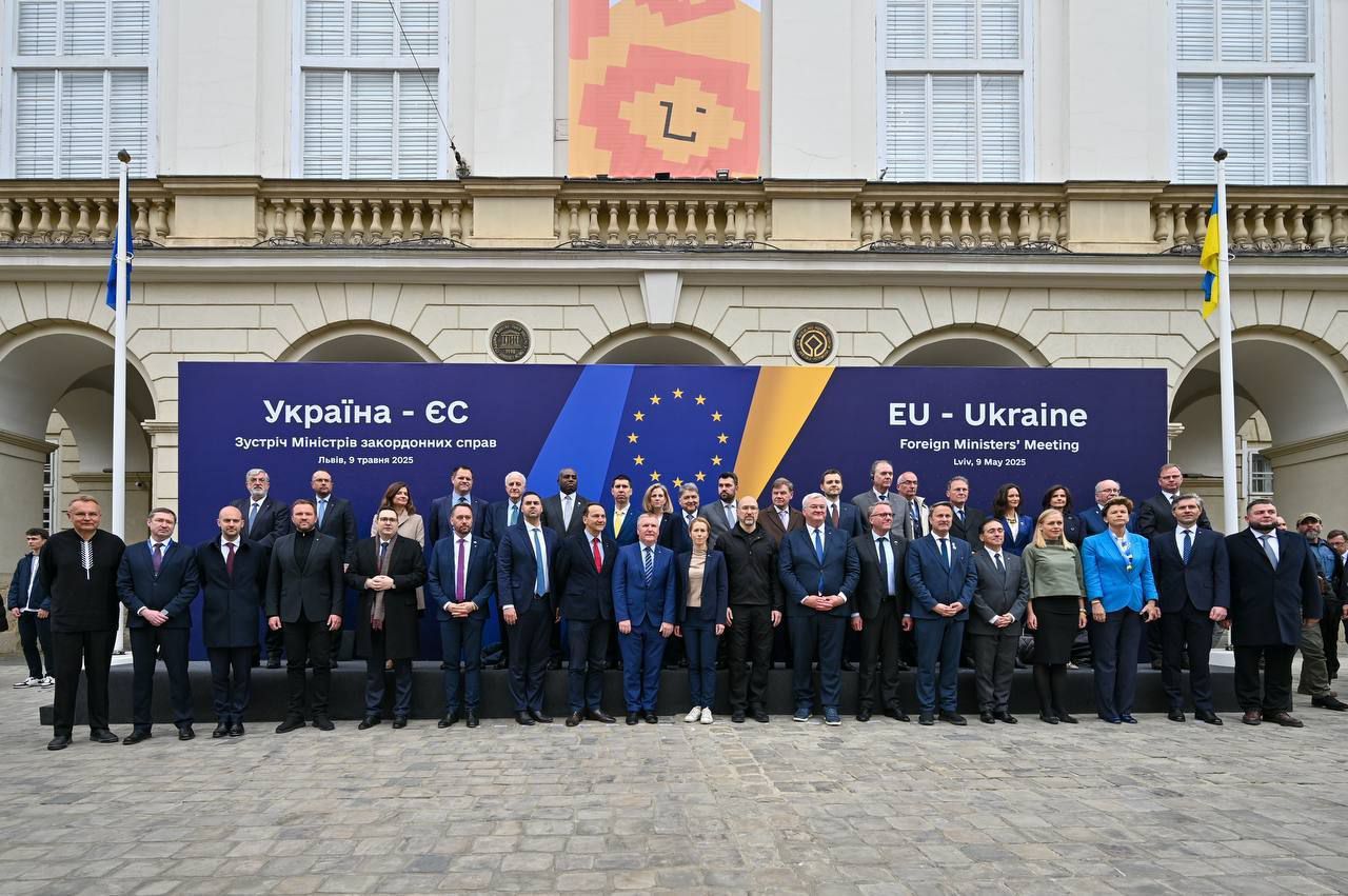 Делегаты 35 стран ЕС во Львове в День Европы Делегаты 35 стран ЕС во Львове в День Европы