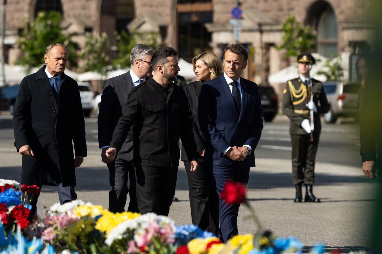 Туск, Стармер, Зеленский, Зеленский, Макрон Туск, Стармер, Зеленский, Зеленский, Макрон