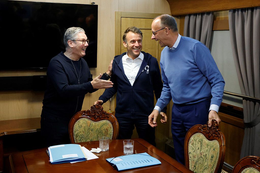 На столе можно увидеть обычную серфетку, которую Захарова назвала "кокаином" Фото: Getty Images На столе можно увидеть обычную серфетку, которую Захарова назвала "кокаином" Фото: Getty Images