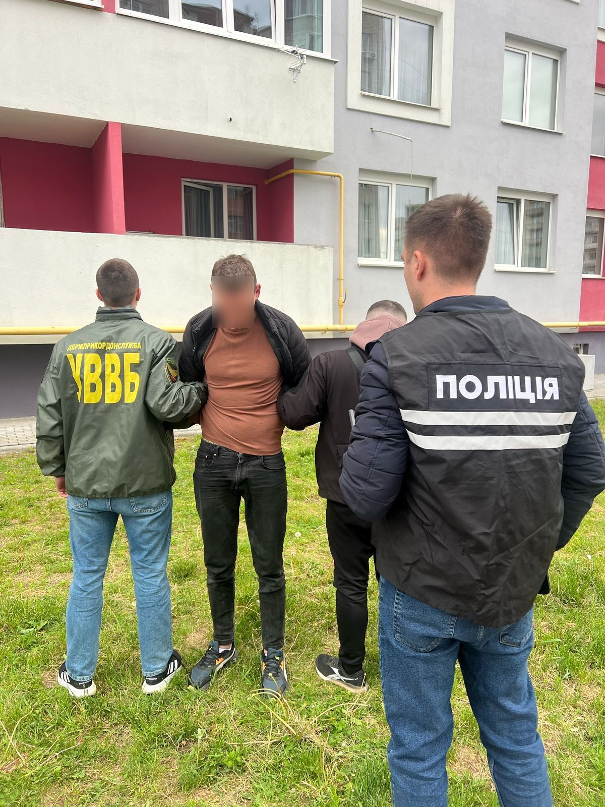 За перетин кордону просив з ухилянтів шалені гроші, тож за послугами звернулися правоохоронці: гучне затримання у Львові 2