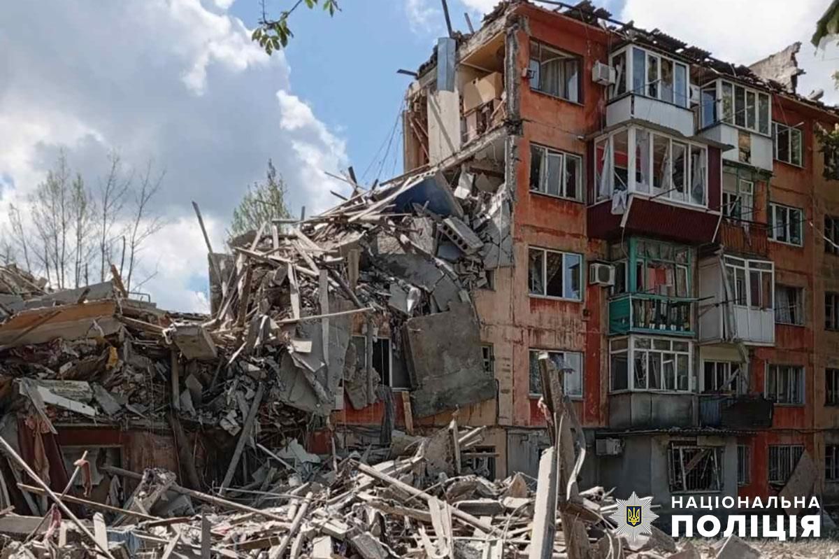 Наслідки російського обстрілу Дніпропетровщини 16 травня 2025 року. Фото - Нацполіція Наслідки російського обстрілу Дніпропетровщини 16 травня 2025 року. Фото - Нацполіція