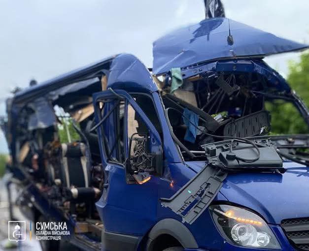 Росіяни атакували рейсовий автобус на Сумщині: дев'ять людей загинули, ще четверо — поранені 1