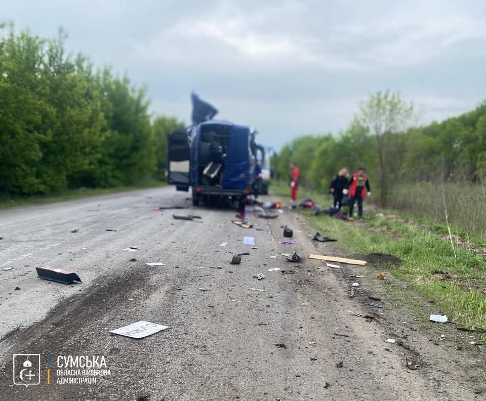 Росіяни атакували рейсовий автобус на Сумщині: дев'ять людей загинули, ще четверо — поранені 2