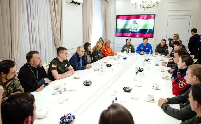 Фото з сайту Кремля. Де вони зроблені - незрозуміло Фото з сайту Кремля. Де вони зроблені - незрозуміло