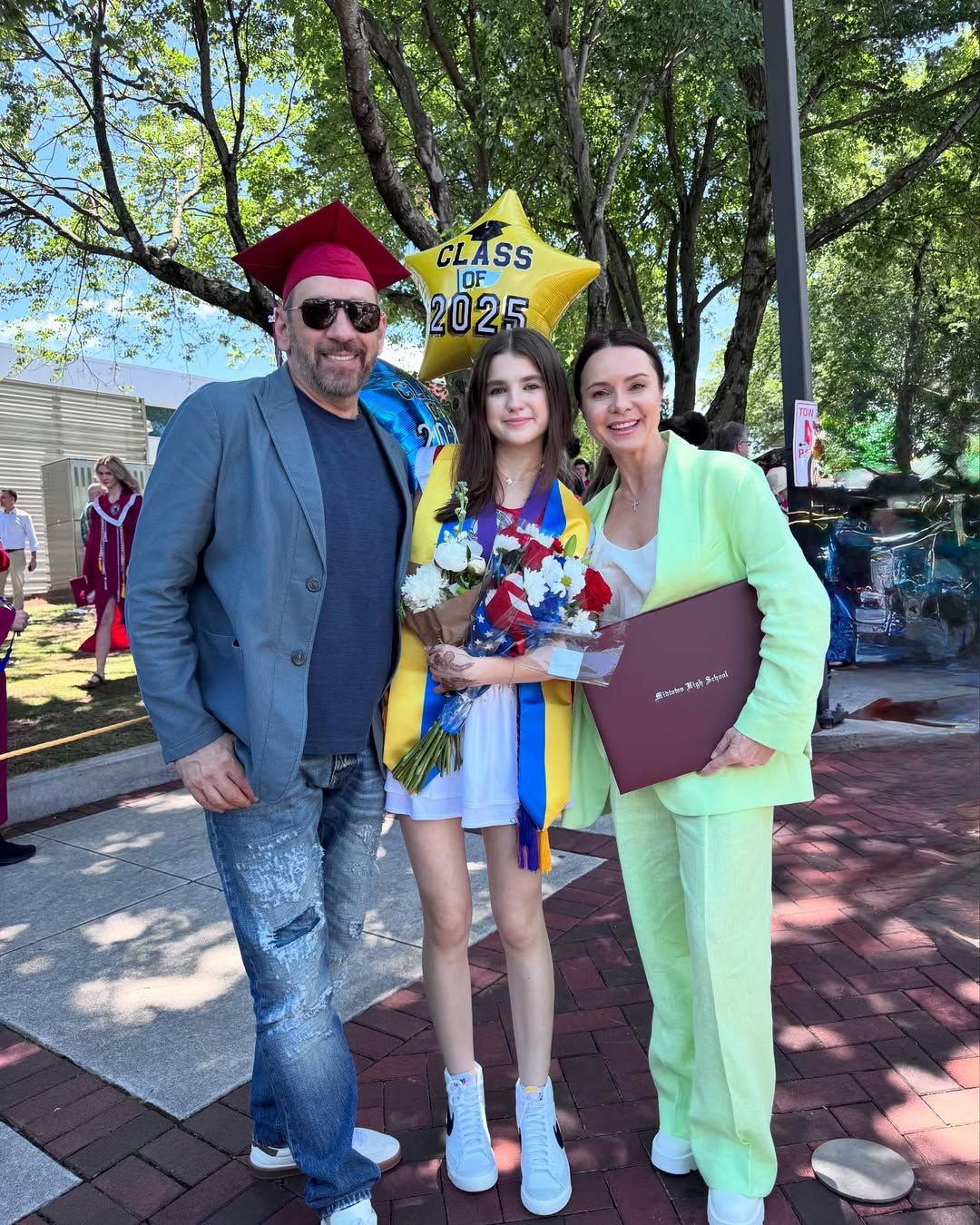 Лілія Подкопаєва з чоловіком та старшою донькою Лілія Подкопаєва з чоловіком та старшою донькою