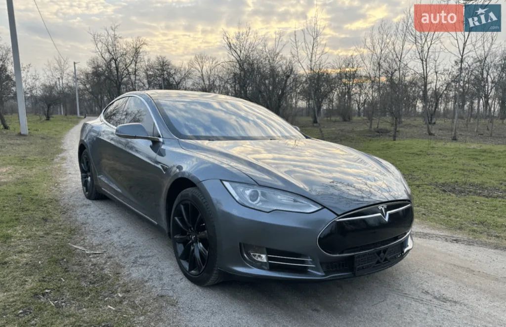 Tesla Model S 2013