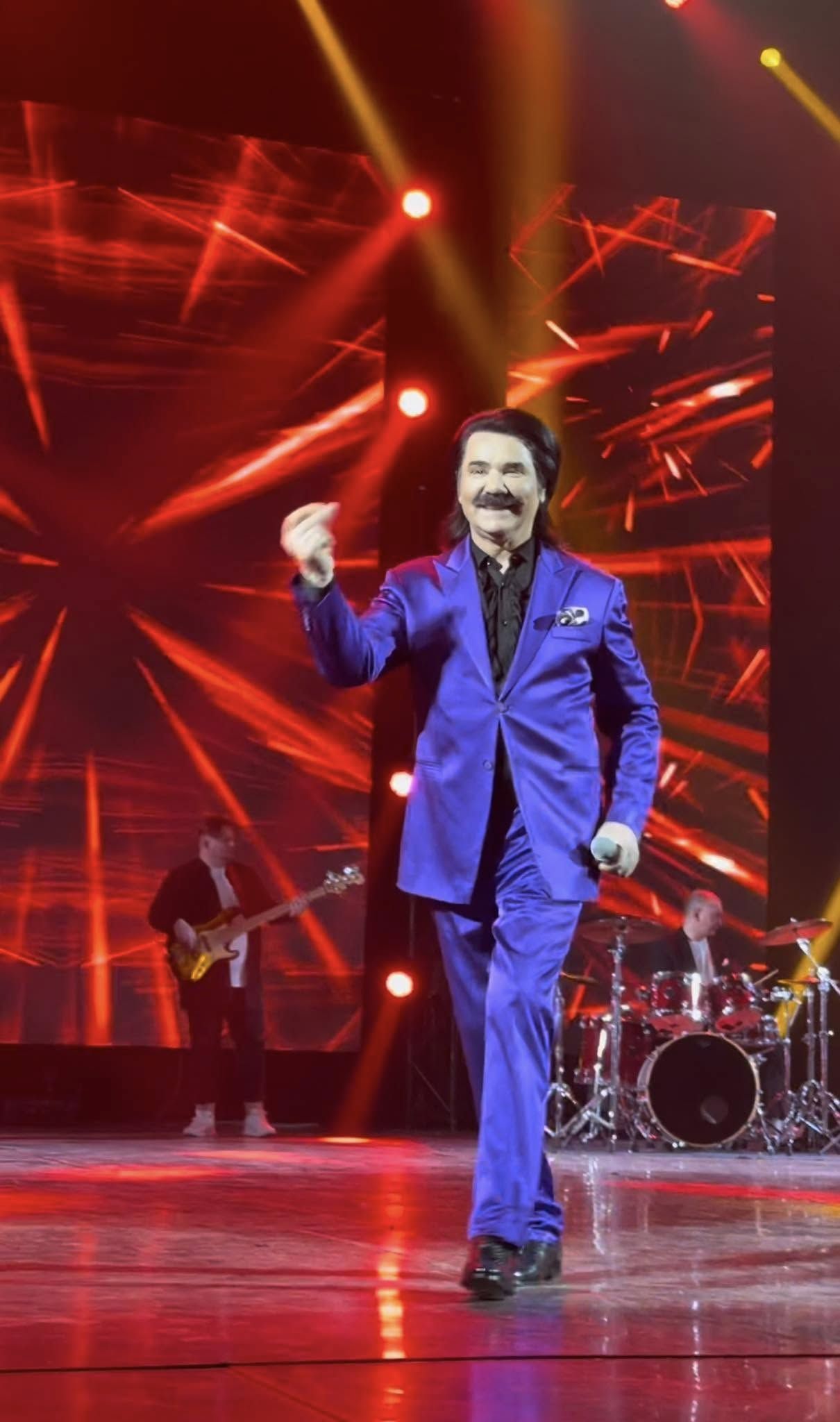 Легендарный «Крещатик» подпевал весь зал.