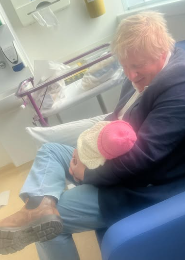 Борис Джонсон удев'яте став батьком. Фото - Instagram Керрі Джонсон Борис Джонсон удев'яте став батьком. Фото - Instagram Керрі Джонсон