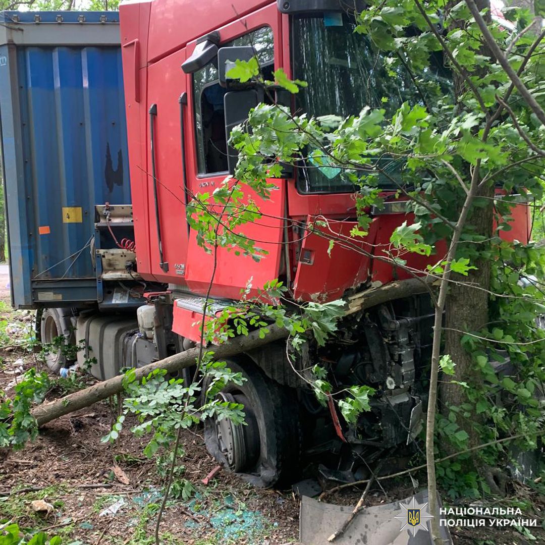 На Харківщині сталася жахлива ДТП: загинула трирічна дитина, а винуватець скоїв самогубство 3