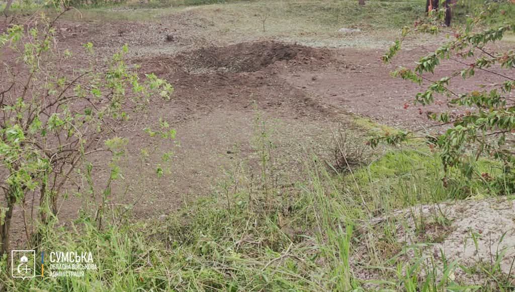 Вырва в земле после прилета