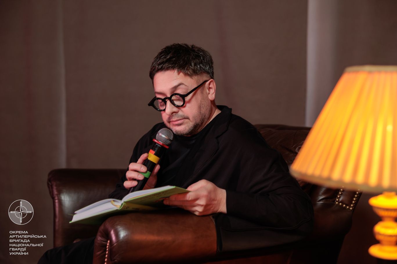 Телеведучий Олексій Суханов