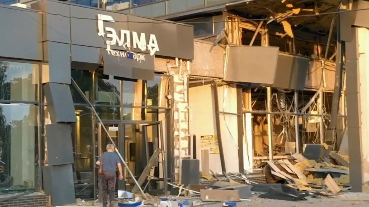 Наслідки удару по "Елма" Наслідки удару по "Елма"