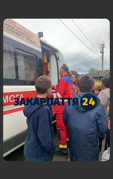 На Закарпатті роми напали на прикордонників, почалася стрілянина: є поранені 3