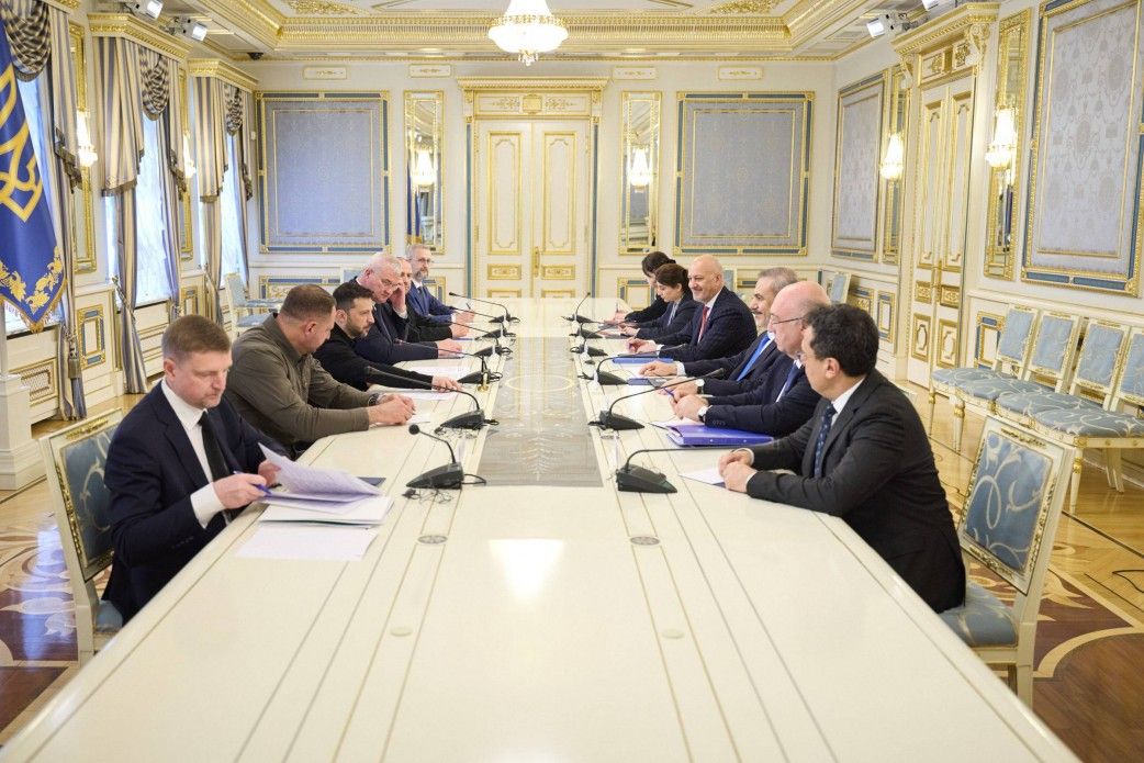 Глава МИД Турции встретился с Зеленским после переговоров с Путиным: говорили о давлении на РФ 1