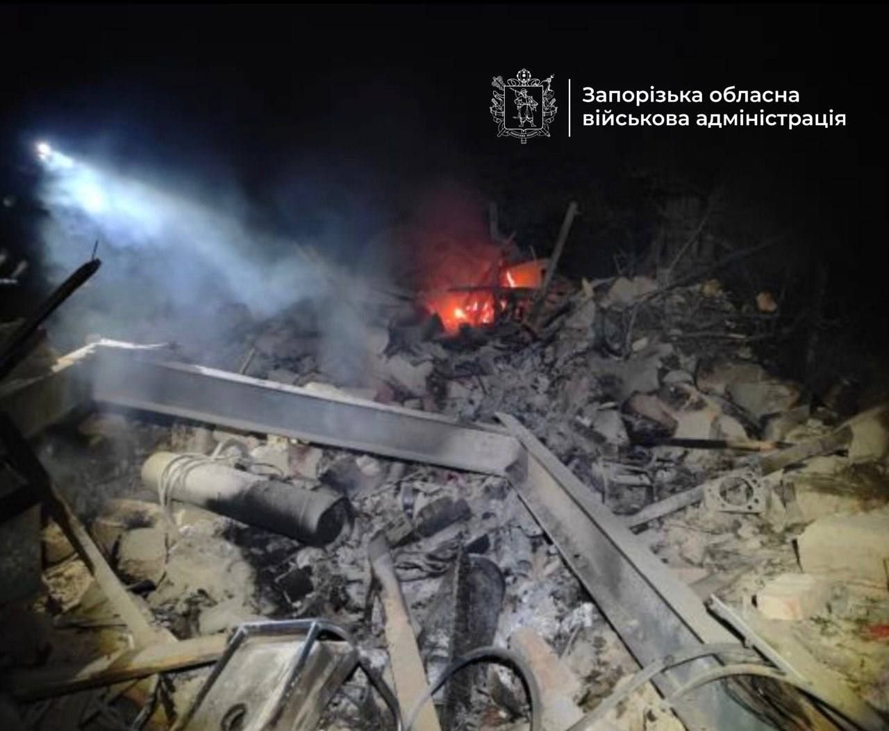 Последствия ударов КАБами по дому в селе Пологовского района Запорожья. Фото - Иван Федоров, Запорожская ОВА Последствия ударов КАБами по дому в селе Пологовского района Запорожья. Фото - Иван Федоров, Запорожская ОВА