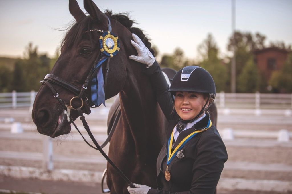 Співачка Камалія вже тривалий час займається кінним спортом Співачка Камалія вже тривалий час займається кінним спортом