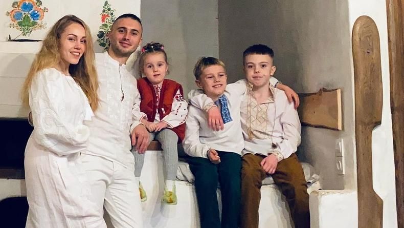 Елена Тополь с мужем и детьми Елена Тополь с мужем и детьми