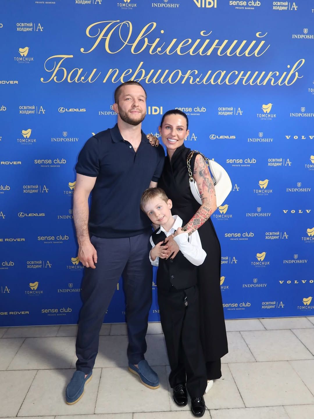 Анна Алхім з ексчоловіком на віпускному спільного сина Анна Алхім з ексчоловіком на віпускному спільного сина