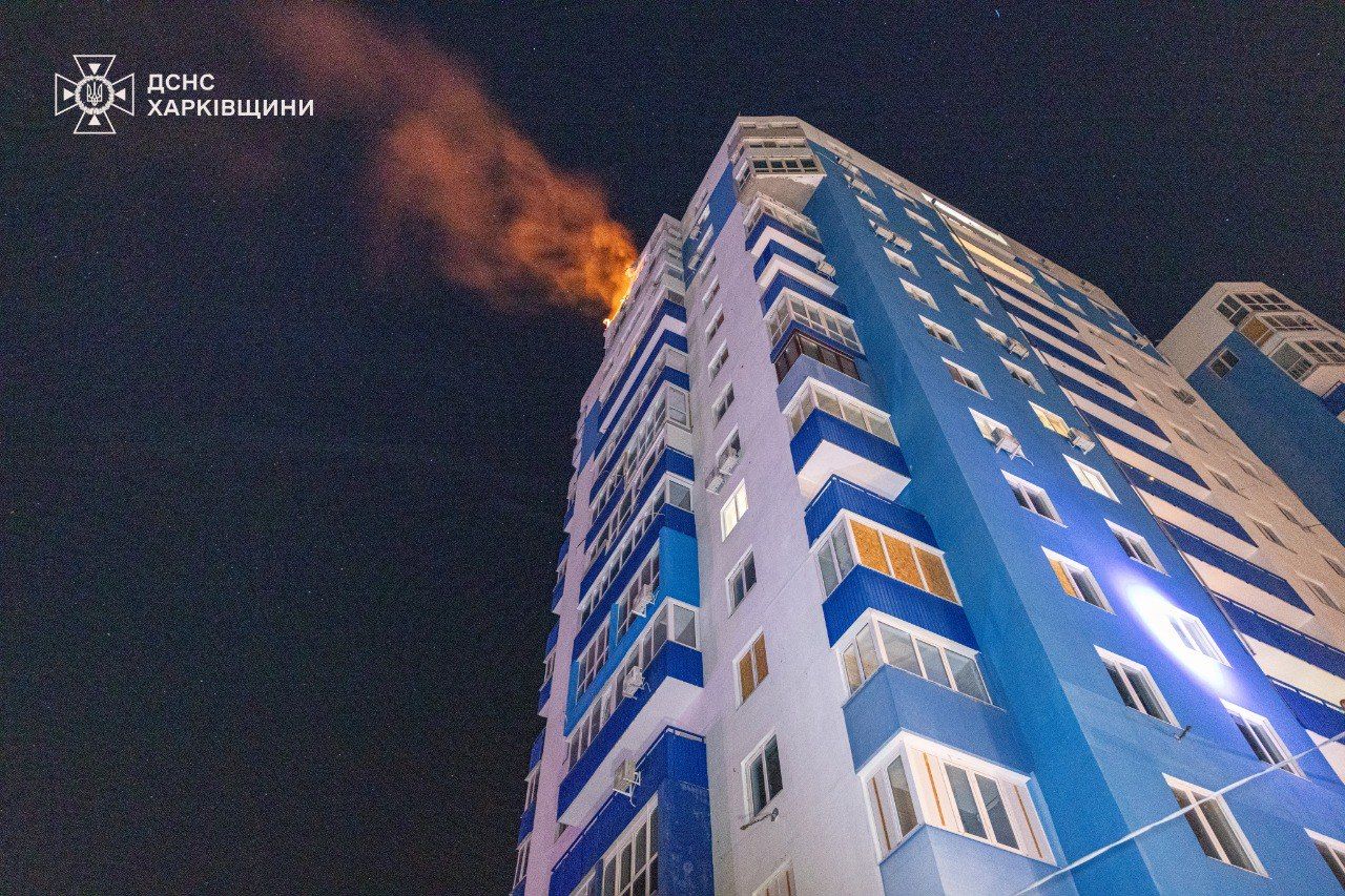 Пожар в доме после атаки Пожар в доме после атаки