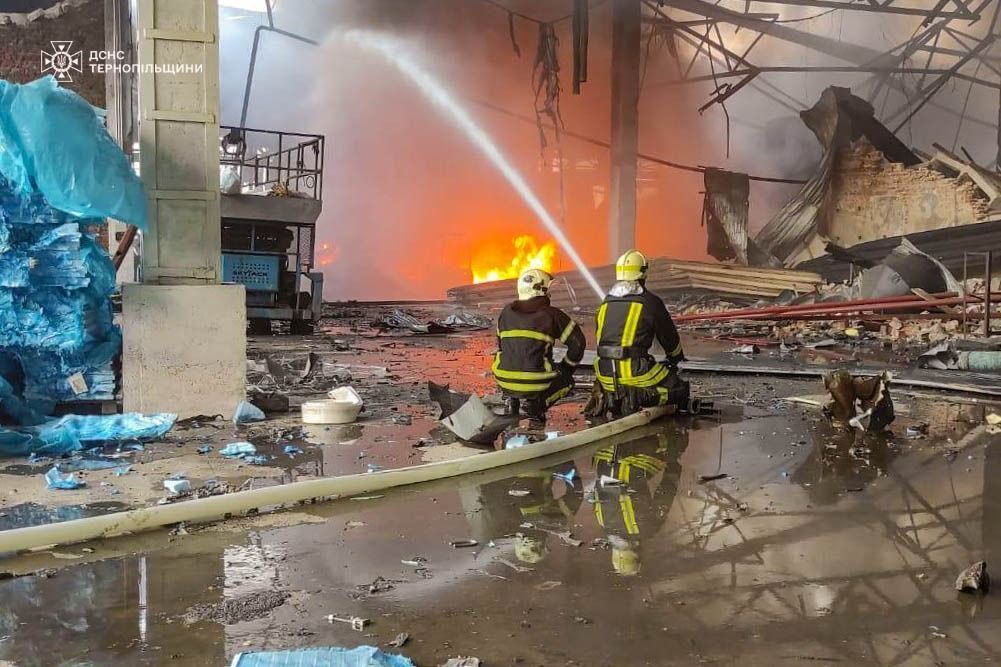 Пожежа в Тернополі після атаки Пожежа в Тернополі після атаки