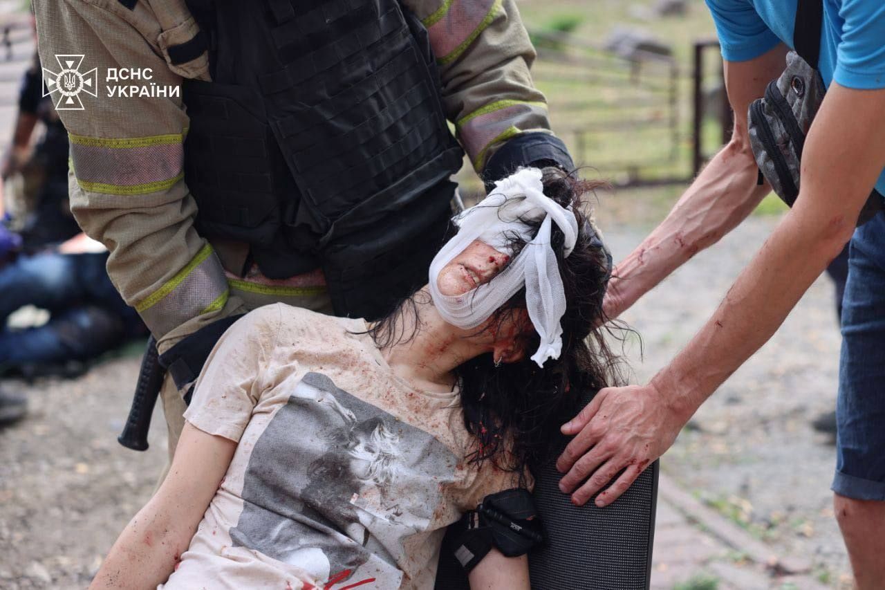 Последствия обстрелов РФ. Фото: ГСЧС Последствия обстрелов РФ. Фото: ГСЧС