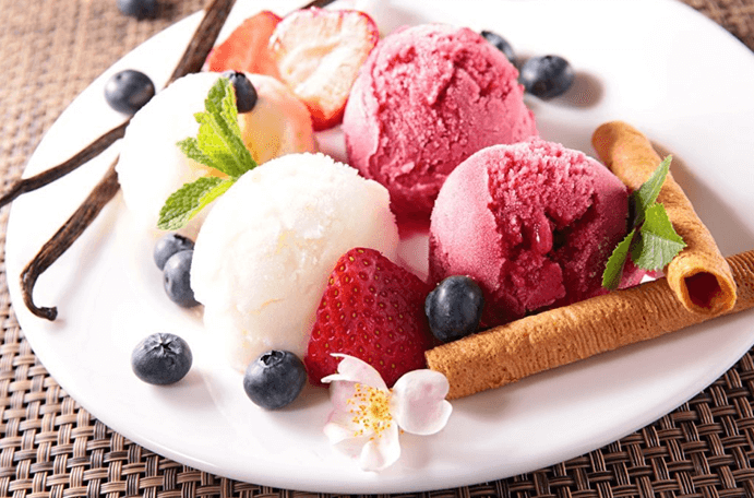 Вважається, що перші холодні ласощі винайшли у Давньому Китаї понад 5000 років тому Вважається, що перші холодні ласощі винайшли у Давньому Китаї понад 5000 років тому