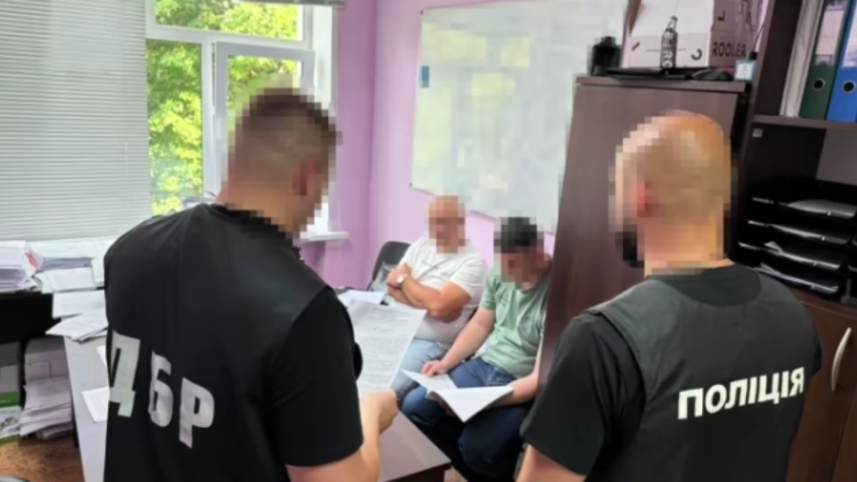 Затримані ДБР