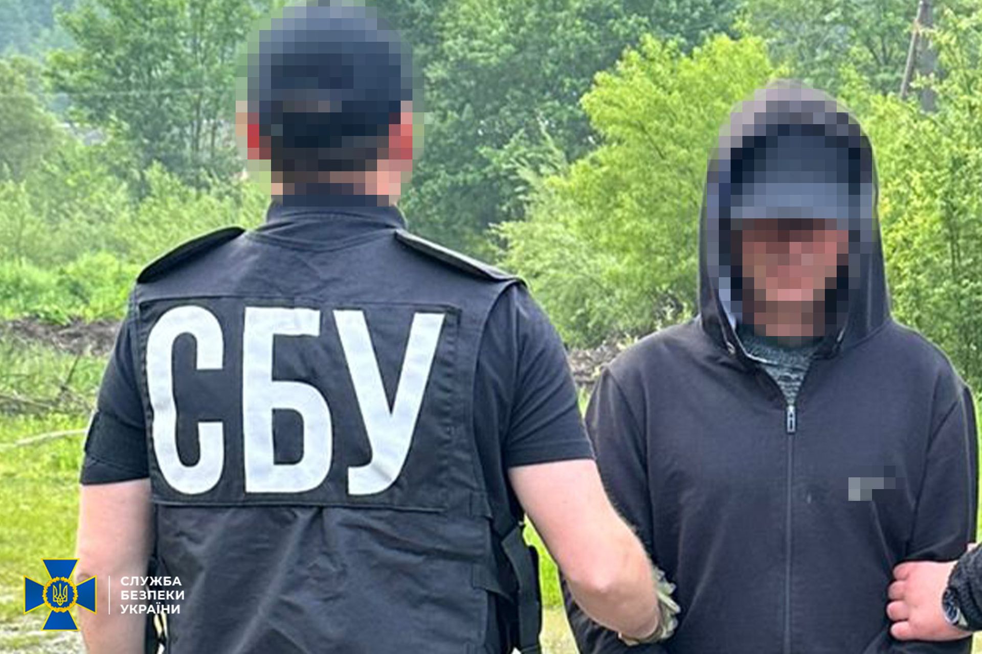 Продавали трофейну зброю з поштовою доставкою: СБУ з Нацполіцією здійснили гучні затримання у Дніпрі та ще трьох регіонах 1