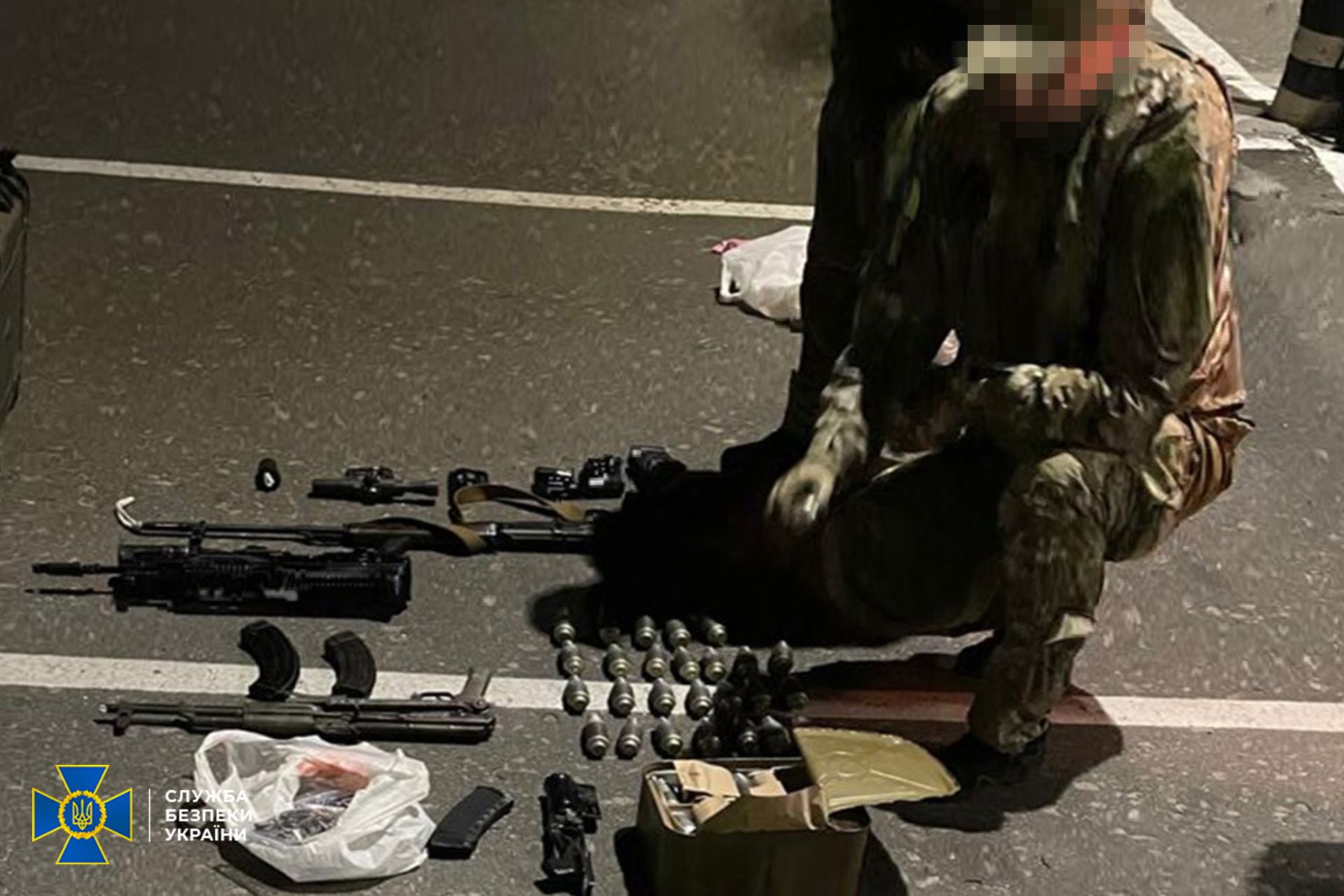 Продавали трофейну зброю з поштовою доставкою: СБУ з Нацполіцією здійснили гучні затримання у Дніпрі та ще трьох регіонах 7