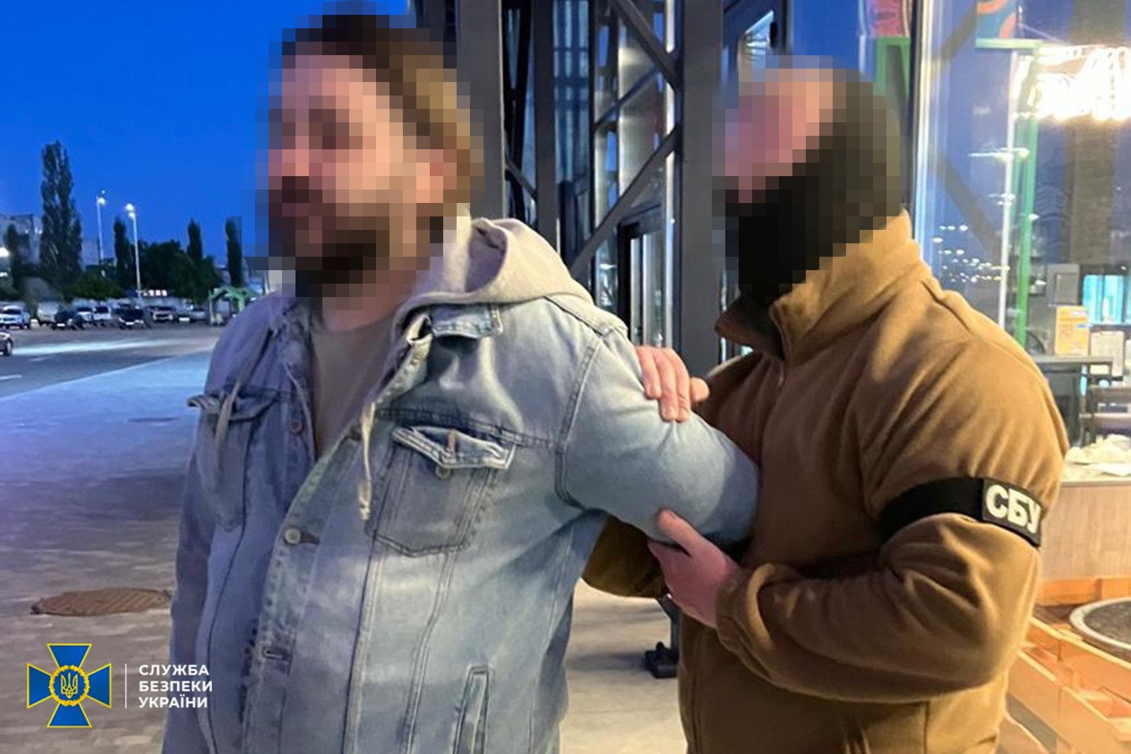 Продавали трофейну зброю з поштовою доставкою: СБУ з Нацполіцією здійснили гучні затримання у Дніпрі та ще трьох регіонах 2