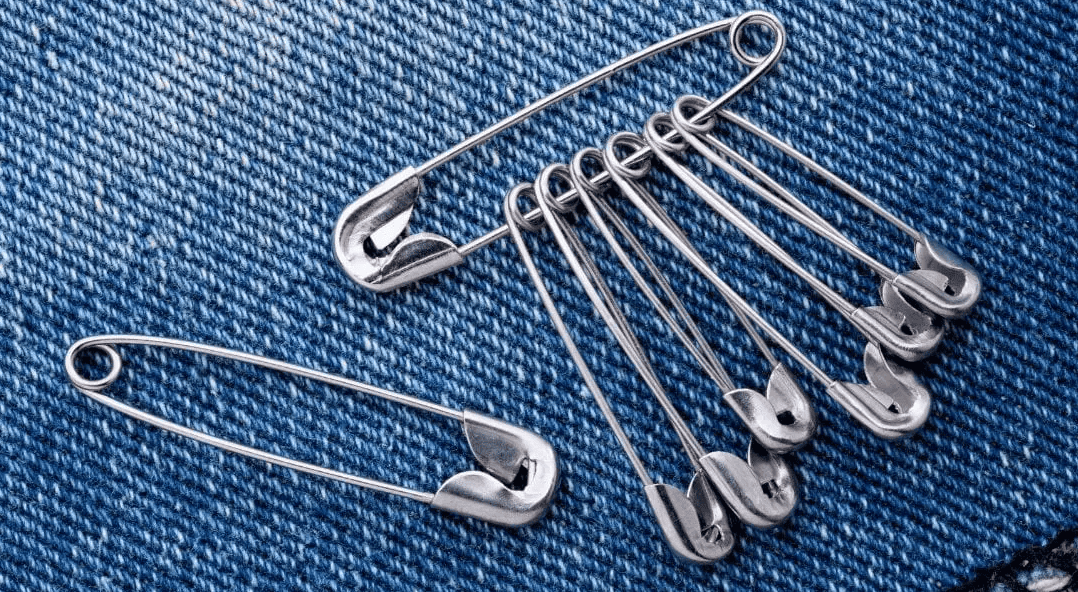 Булавка используется и по сей день в разных странах мира