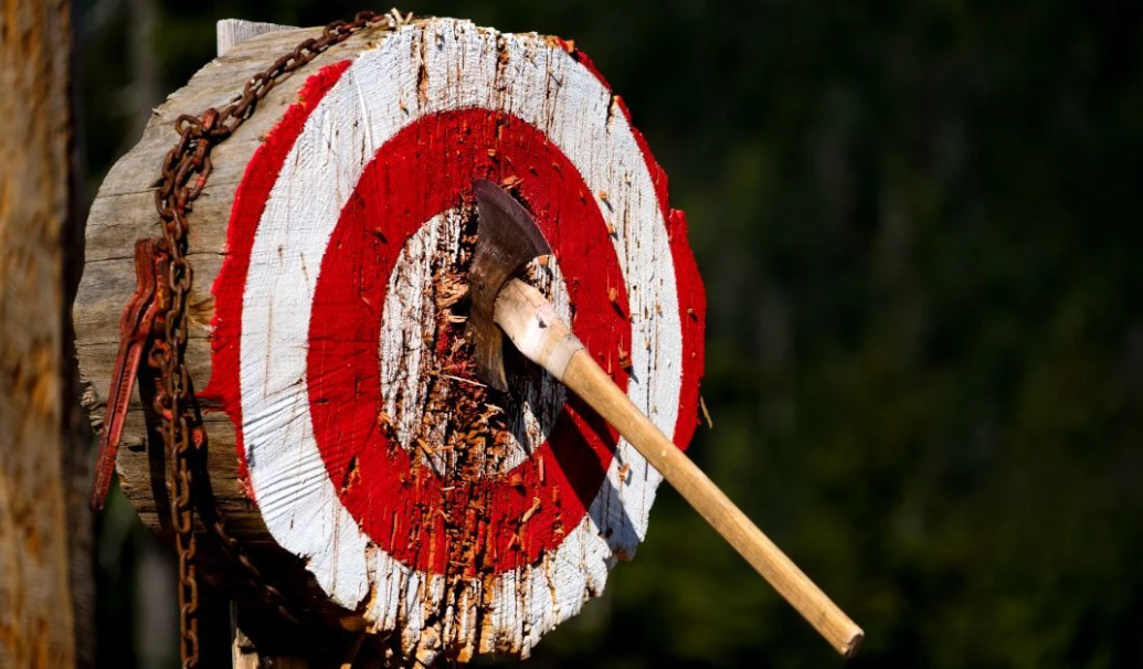 Метание топора – это активно развивающийся вид спорта.