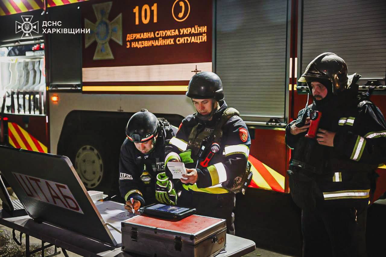 Рятувальники на місці влучань