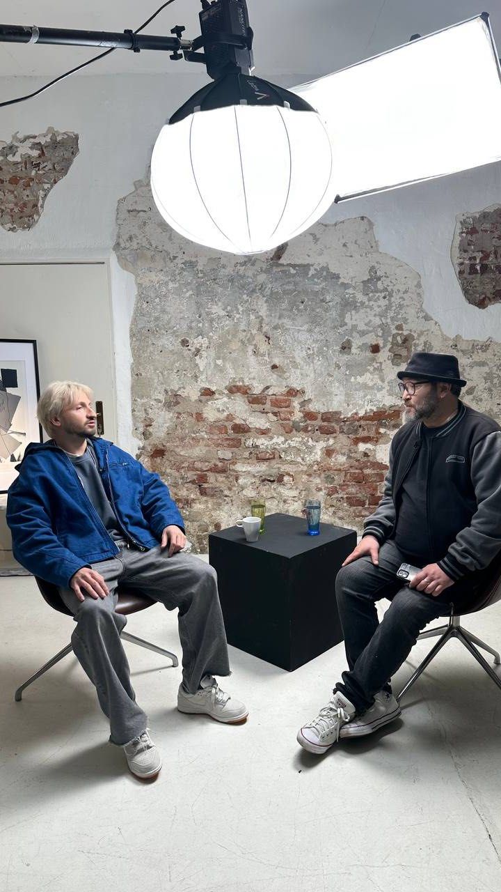 Евгений Мильковский с российским журналистом