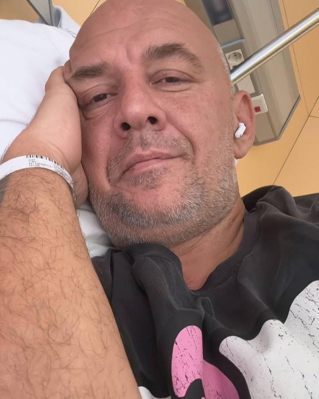 Рэпер Потап опубликовал несколько фотографий по госпитализации, но диагноз не назвал