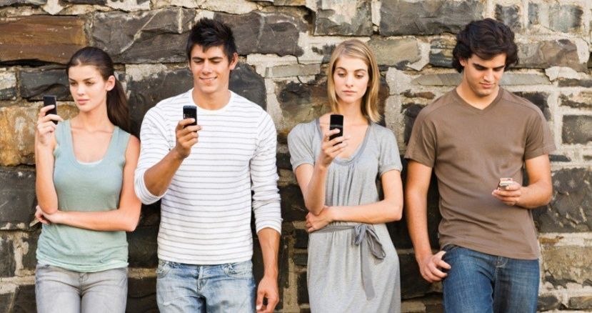 Люди за залежність розплачуються ослабленням відносин в реальному житт