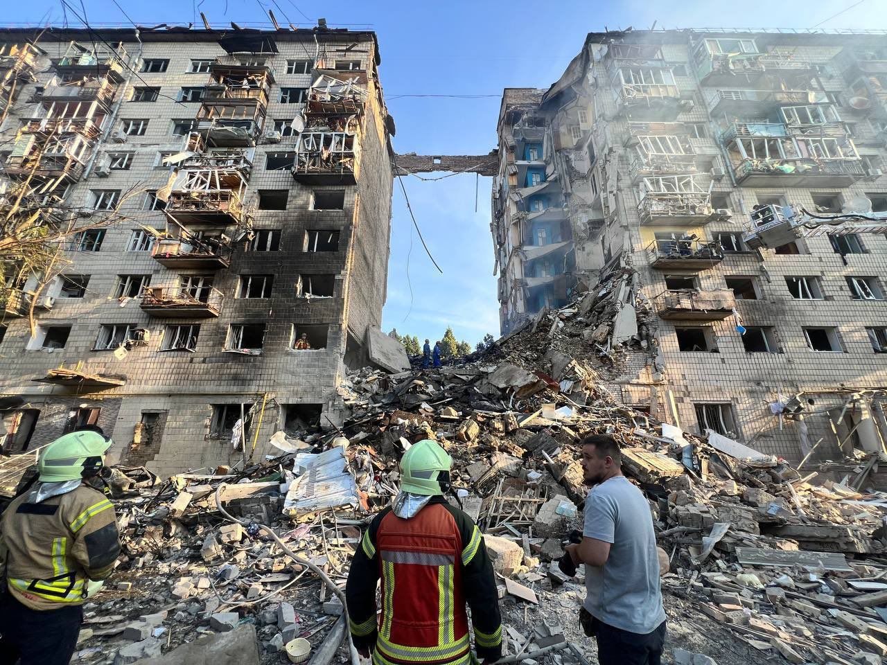 Баллистическая ракета полностью уничтожила подъезд на 30 квартир в Киеве. Фото: x.com/andrii_sybiha Баллистическая ракета полностью уничтожила подъезд на 30 квартир в Киеве. Фото: x.com/andrii_sybiha