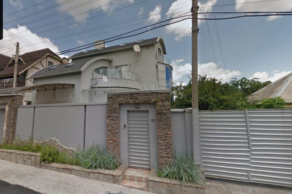 Колишній скромний маєток екс-заступника голови обласної ради Колишній скромний маєток екс-заступника голови обласної ради